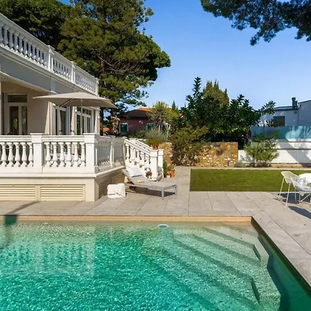 Beachfront Bliss At Villa Mateo - 6Br Of Comfort & Sea Views ヴィラ