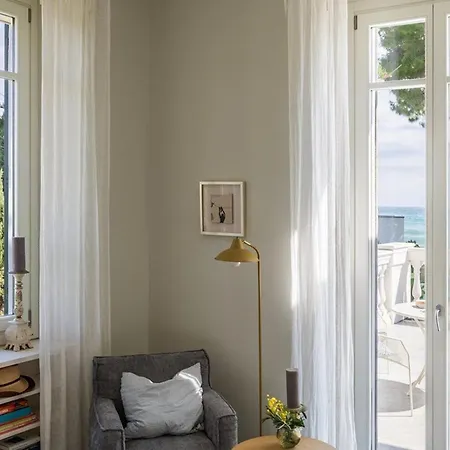 Beachfront Bliss At Villa Mateo - 6Br Of Comfort & Sea Views 사밀