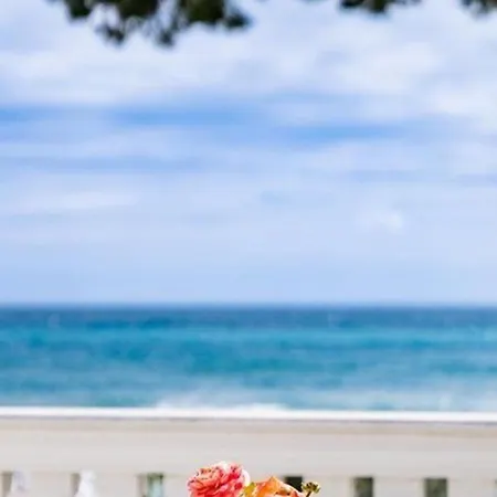 Beachfront Bliss At Villa Mateo - 6Br Of Comfort & Sea Views 빌라 *